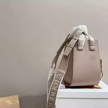 Loewe おしゃれ ハンドバッグ