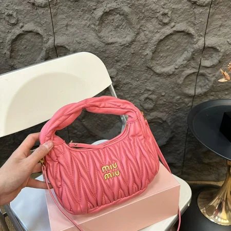 miumiuハンドバッグ