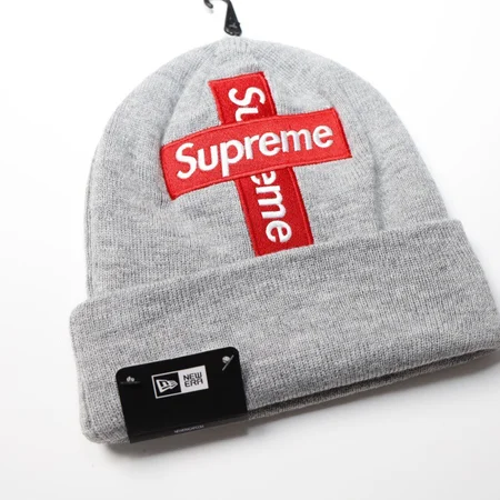 Supreme × New Era コラボ ニット帽子