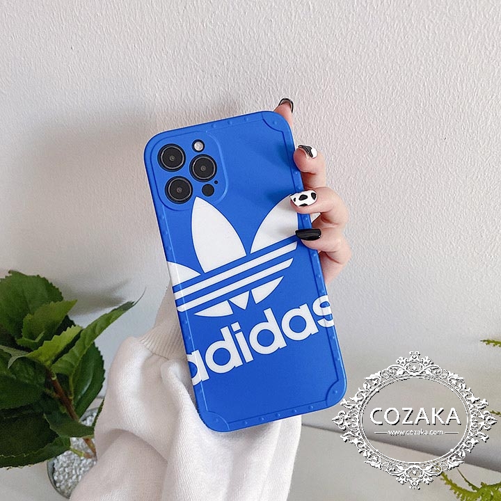 adidas iphone15 pro 流行りケース