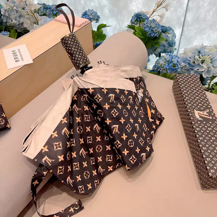 LOUIS VUITTON 精緻　携帯用 ブラック　UVカット