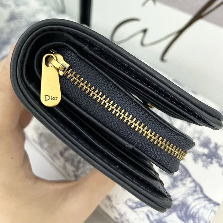 二つ折り財布 Dior