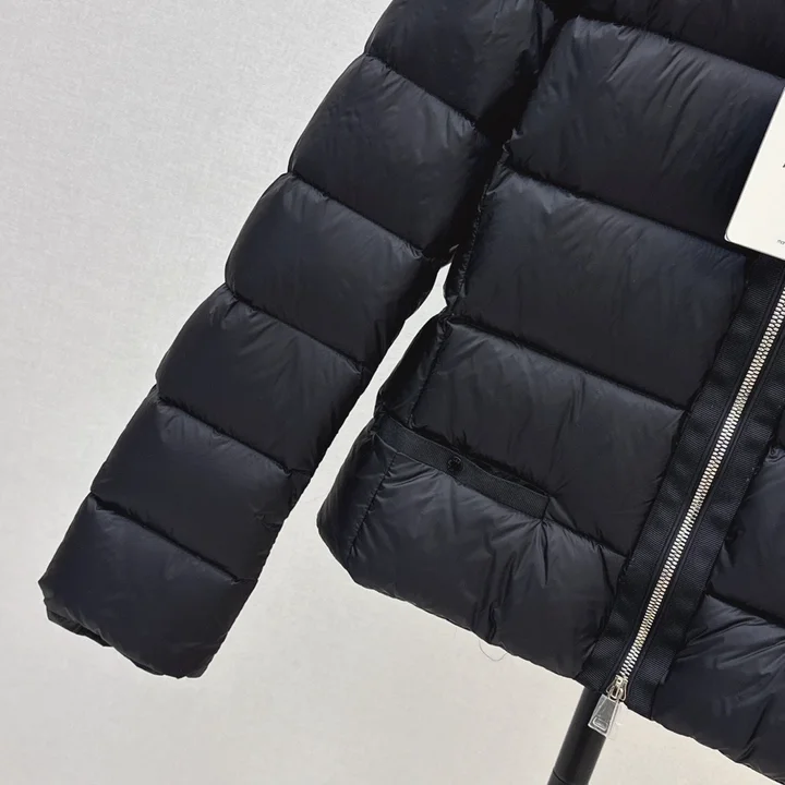 レディース ーカラー ショート ダウンコートmoncler